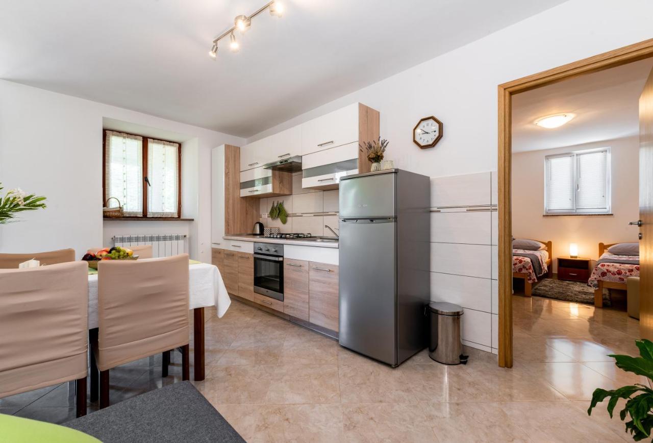 Apartmani Antonija Vozilici Eksteriør billede