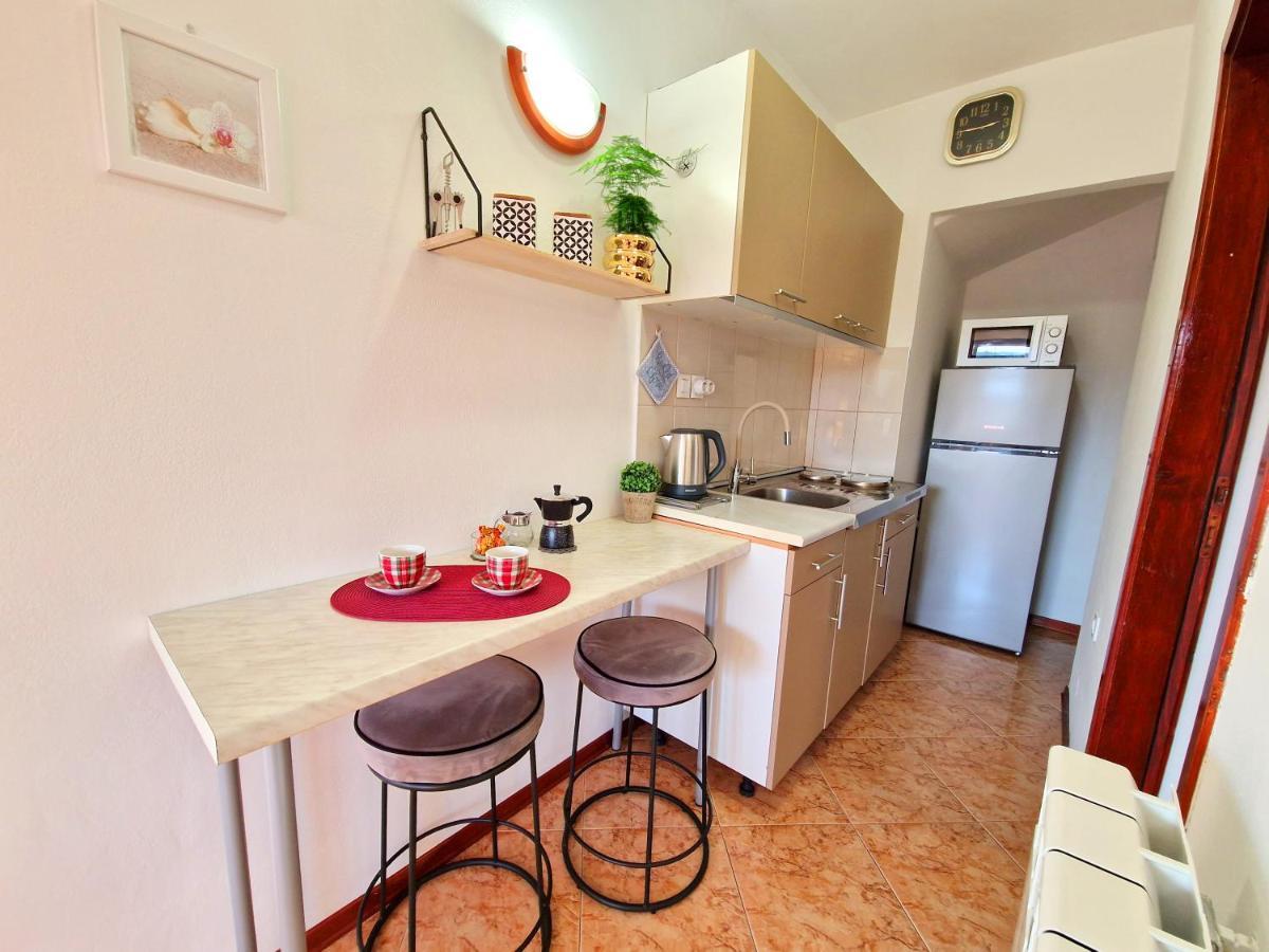 Apartmani Antonija Vozilici Eksteriør billede