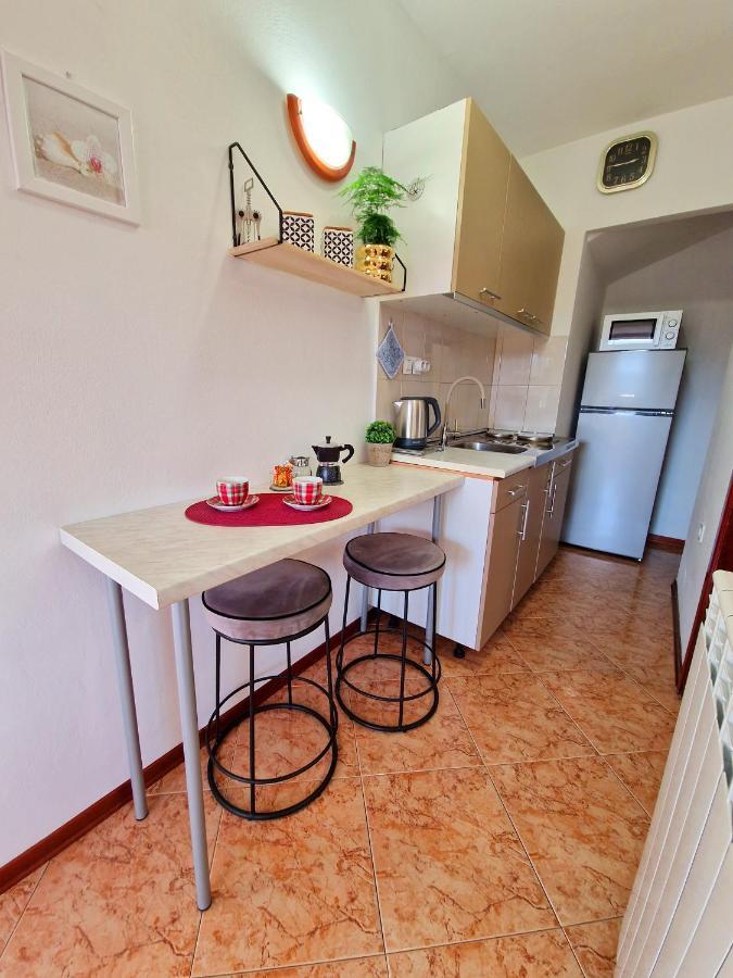 Apartmani Antonija Vozilici Eksteriør billede